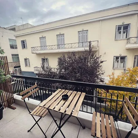 Luxurious Wooden Detail Flat In City Center Chalkida Exterior photo