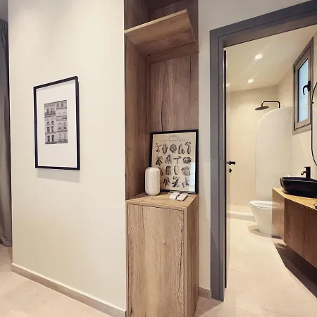 Luxurious Wooden Detail Flat In City Center Chalkida Exterior photo
