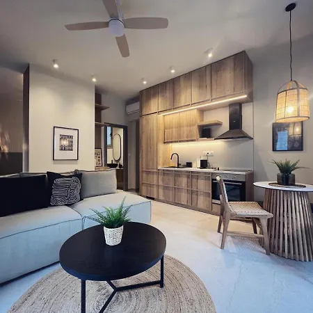 Luxurious Wooden Detail Flat In City Center Chalkida Exterior photo