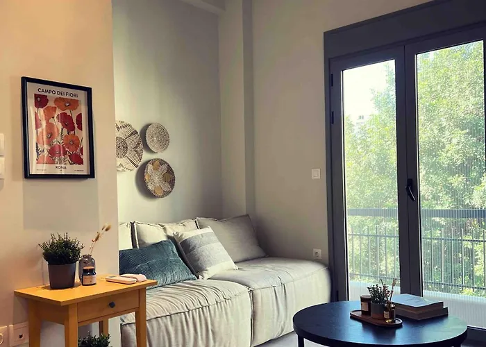 Luxurious Wooden Detail Flat In City Center