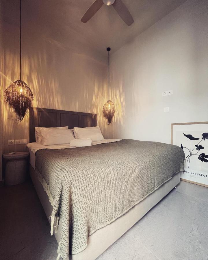 Luxurious Wooden Detail Flat In Center Chalkida