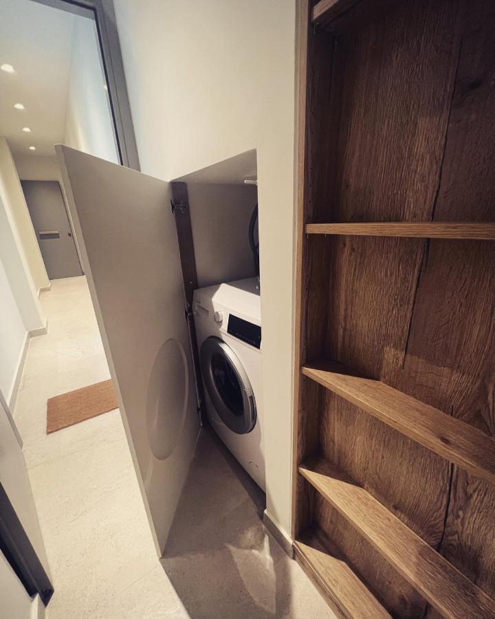 Apartment Luxurious Wooden Detail Flat In Center