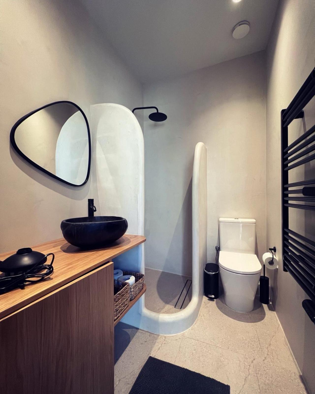 Luxurious Wooden Detail Flat In Center
