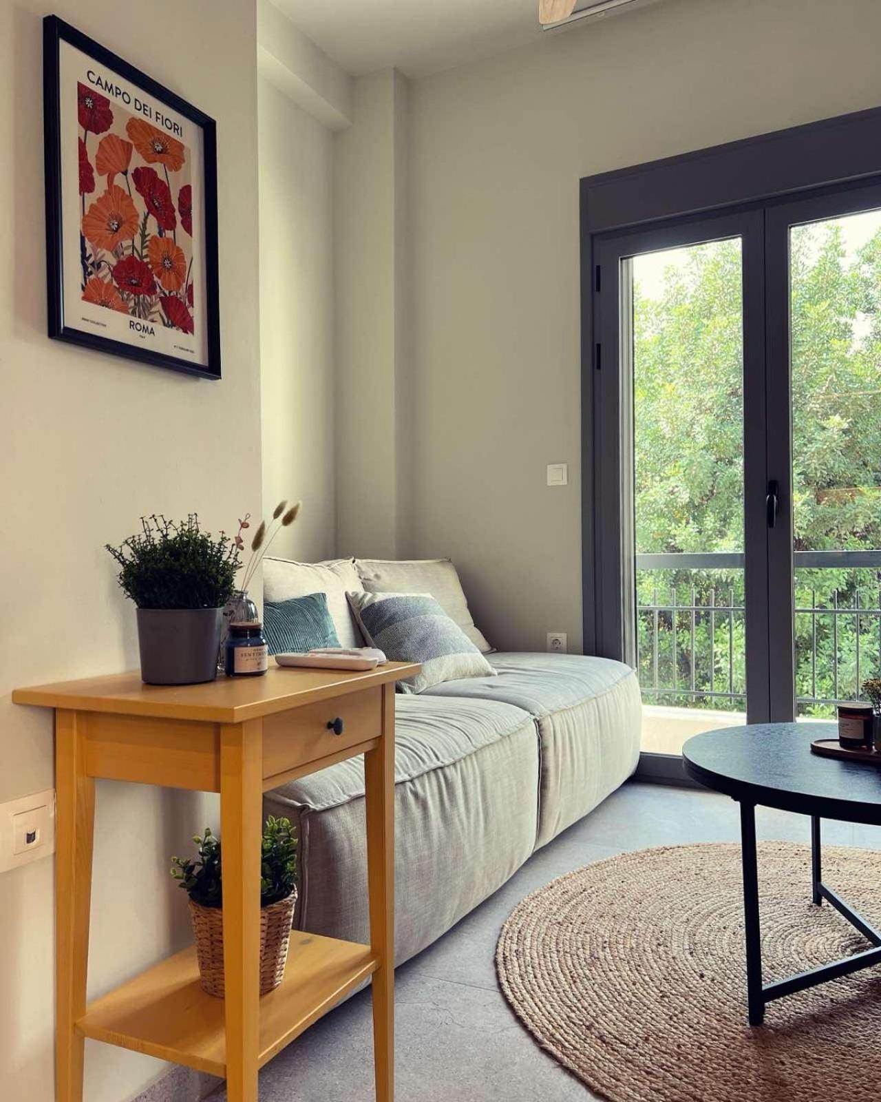 Luxurious Wooden Detail Flat In Center Apartment